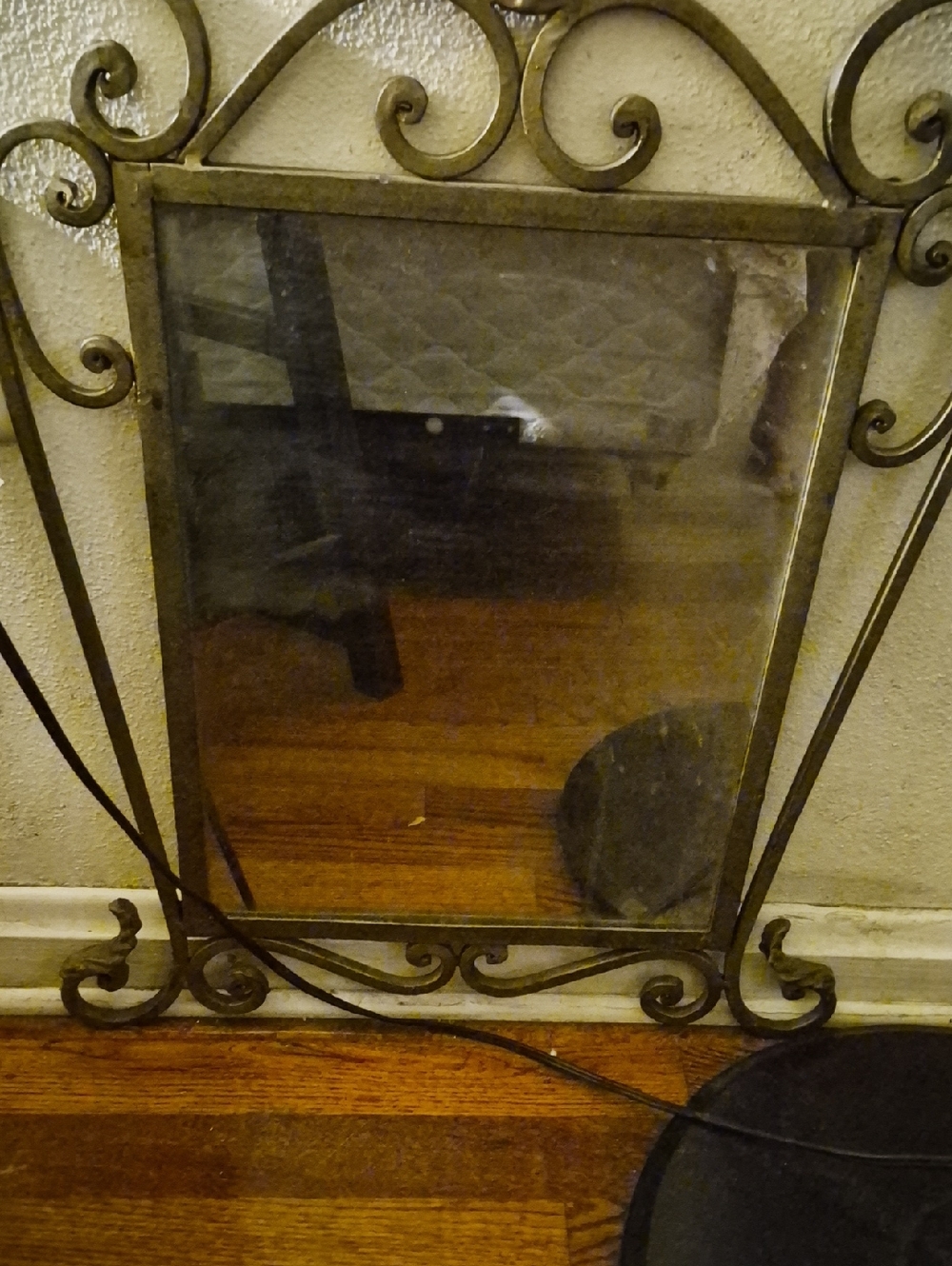 Vintage-Inspired Ornate Gold Metal Wall Mirror